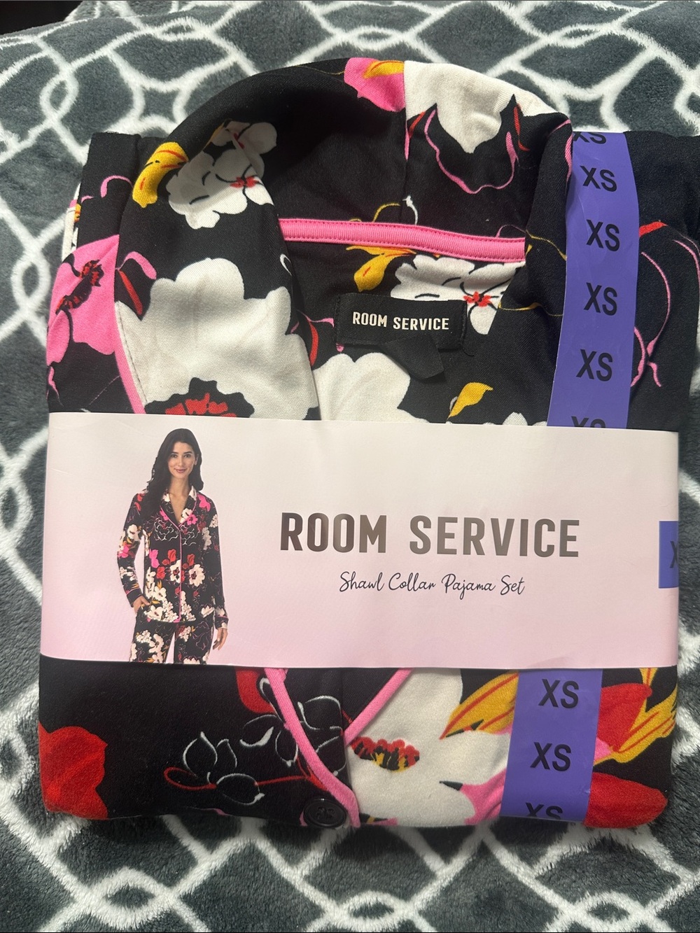 Room Service Women's Black Floral Shawl Collar Pajama Set - XS
